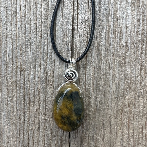 Nellite a Combination of Tigers Eye and Pietersite. - Picture 1 of 6